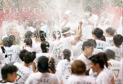 ビールかけ祭りの風景